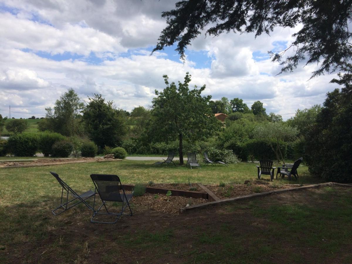 Le Petit Monty Gite Cote Jardin Saint-Malo-du-Bois Exterior foto